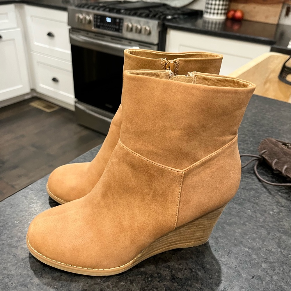 dolce vita suede boots
